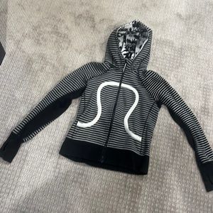 Lululemon scuba hoodie black white strips with floral hood lining size 8